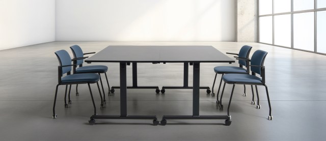 14.match-tavolo-e-sedie-blu