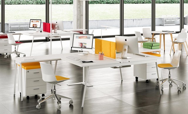 X3 wooden legs Operative desks